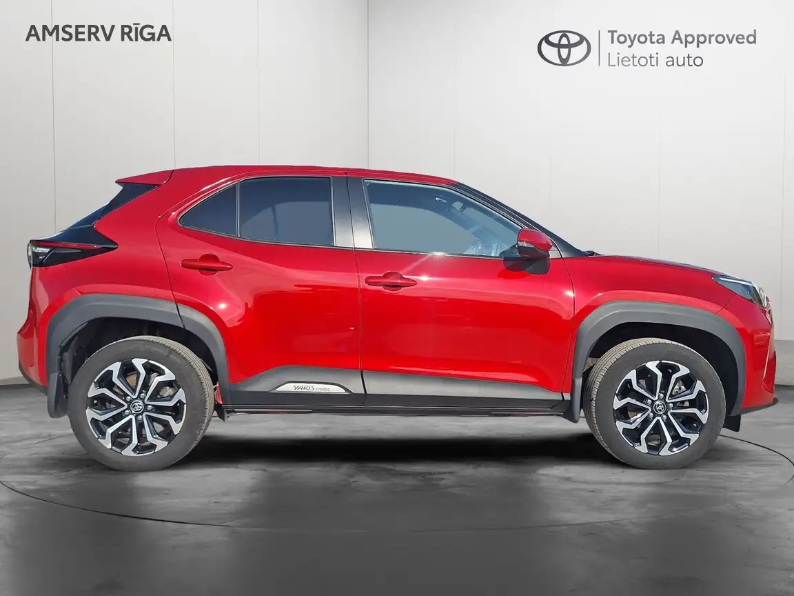 TOYOTA YARIS CROSS
