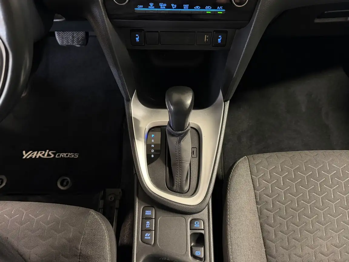 TOYOTA YARIS CROSS