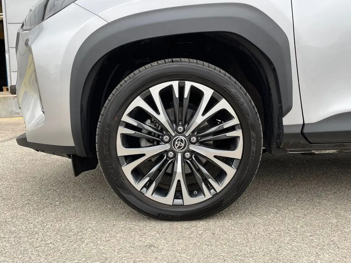 TOYOTA YARIS CROSS