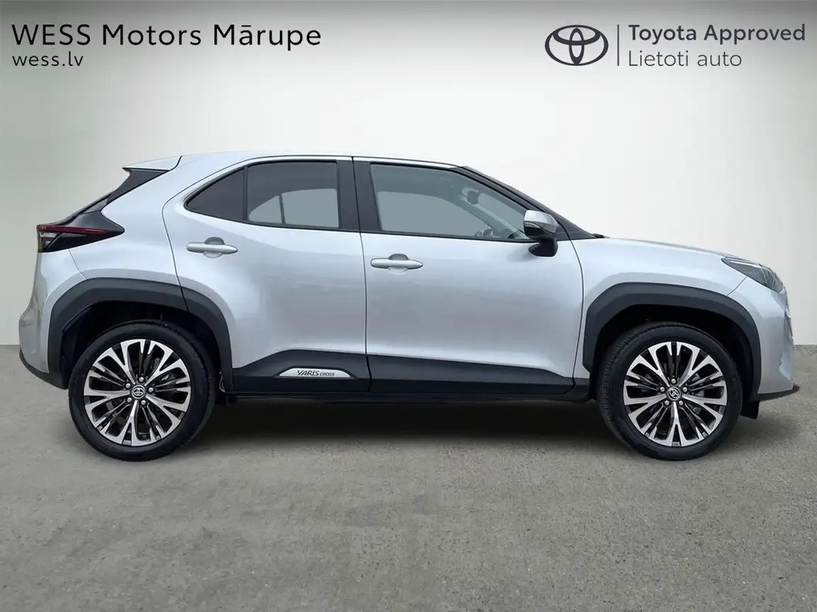 TOYOTA YARIS CROSS