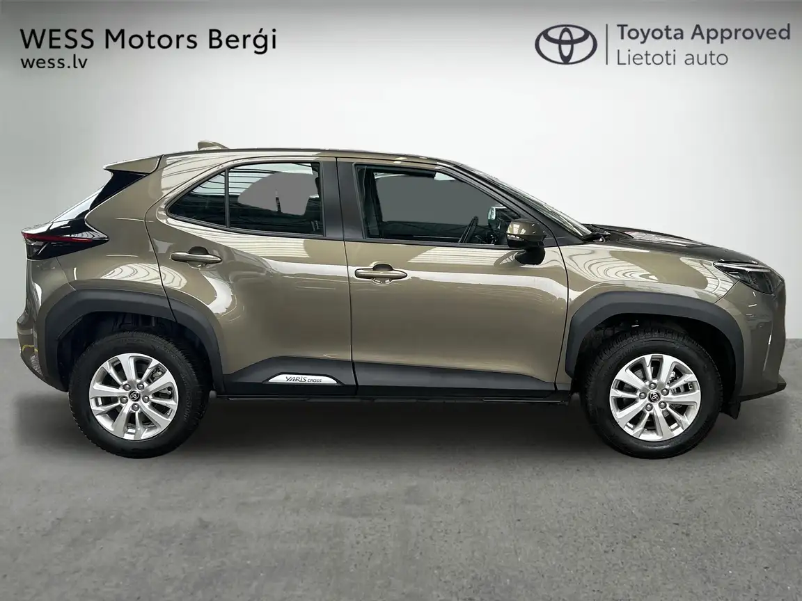 TOYOTA YARIS CROSS