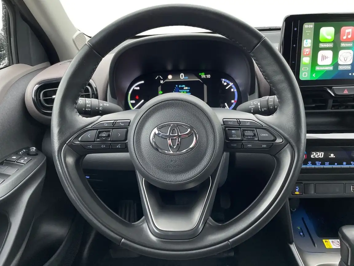 TOYOTA YARIS CROSS