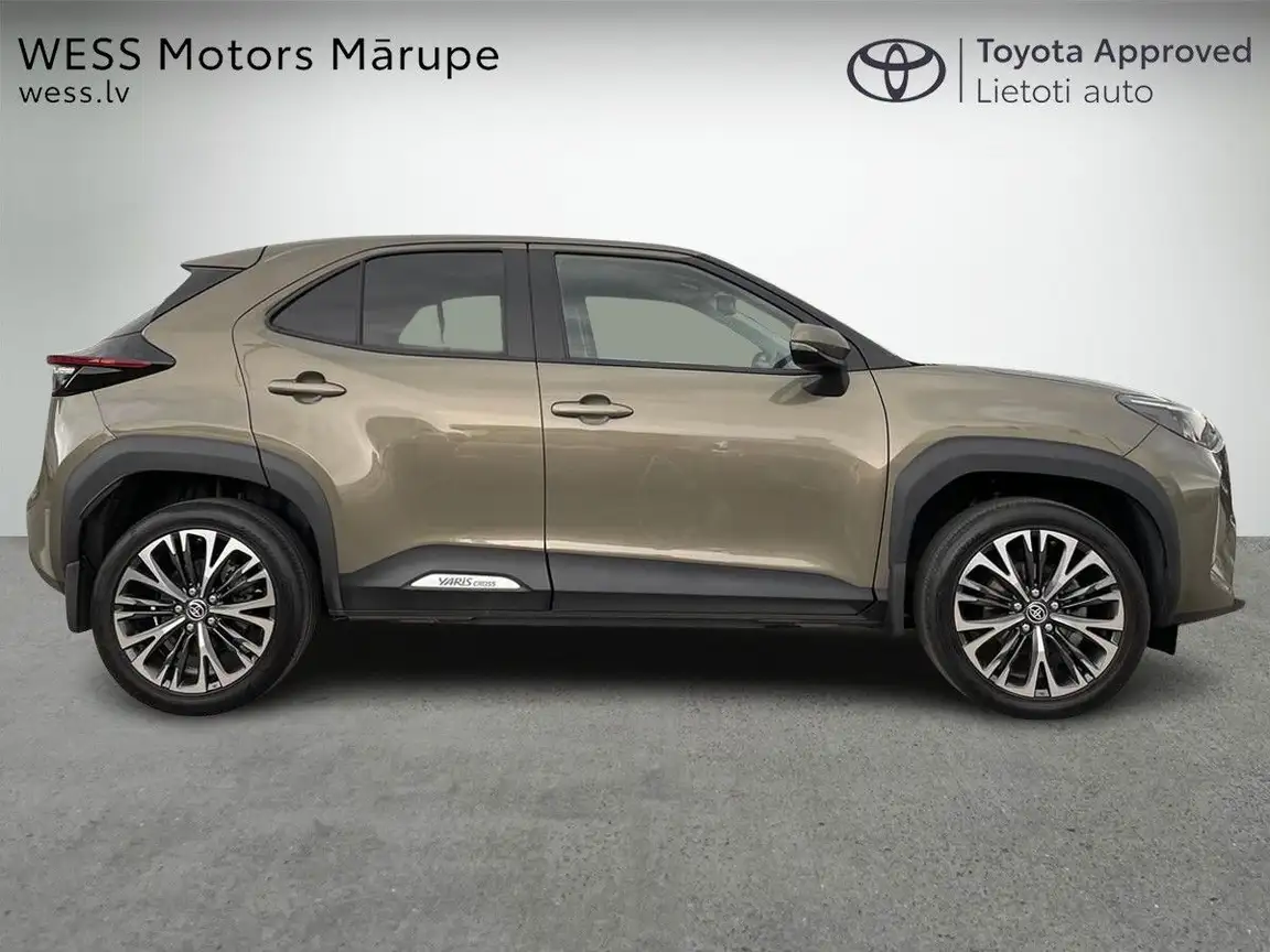 TOYOTA YARIS CROSS