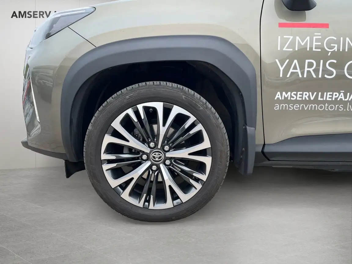 TOYOTA YARIS CROSS