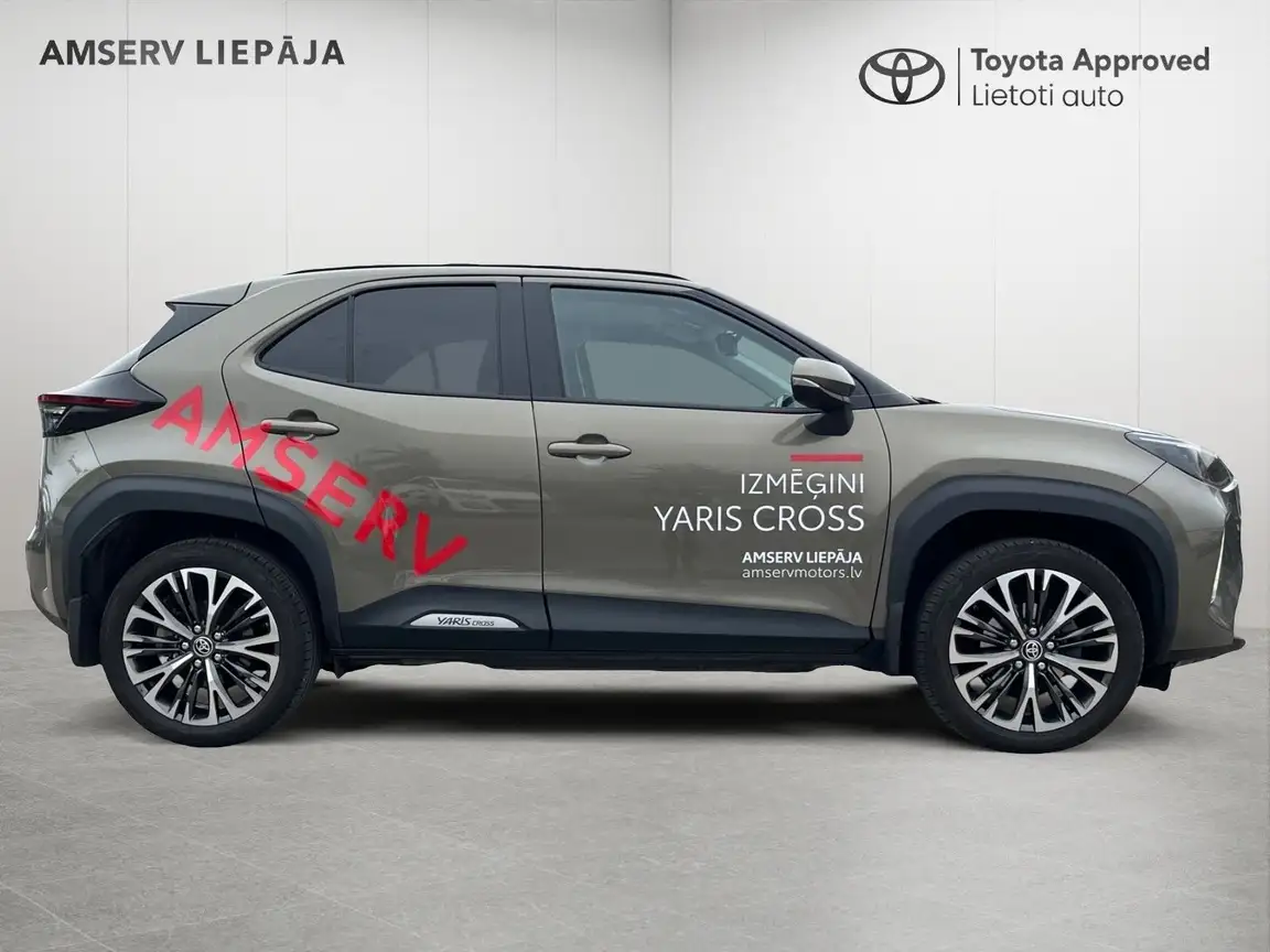 TOYOTA YARIS CROSS
