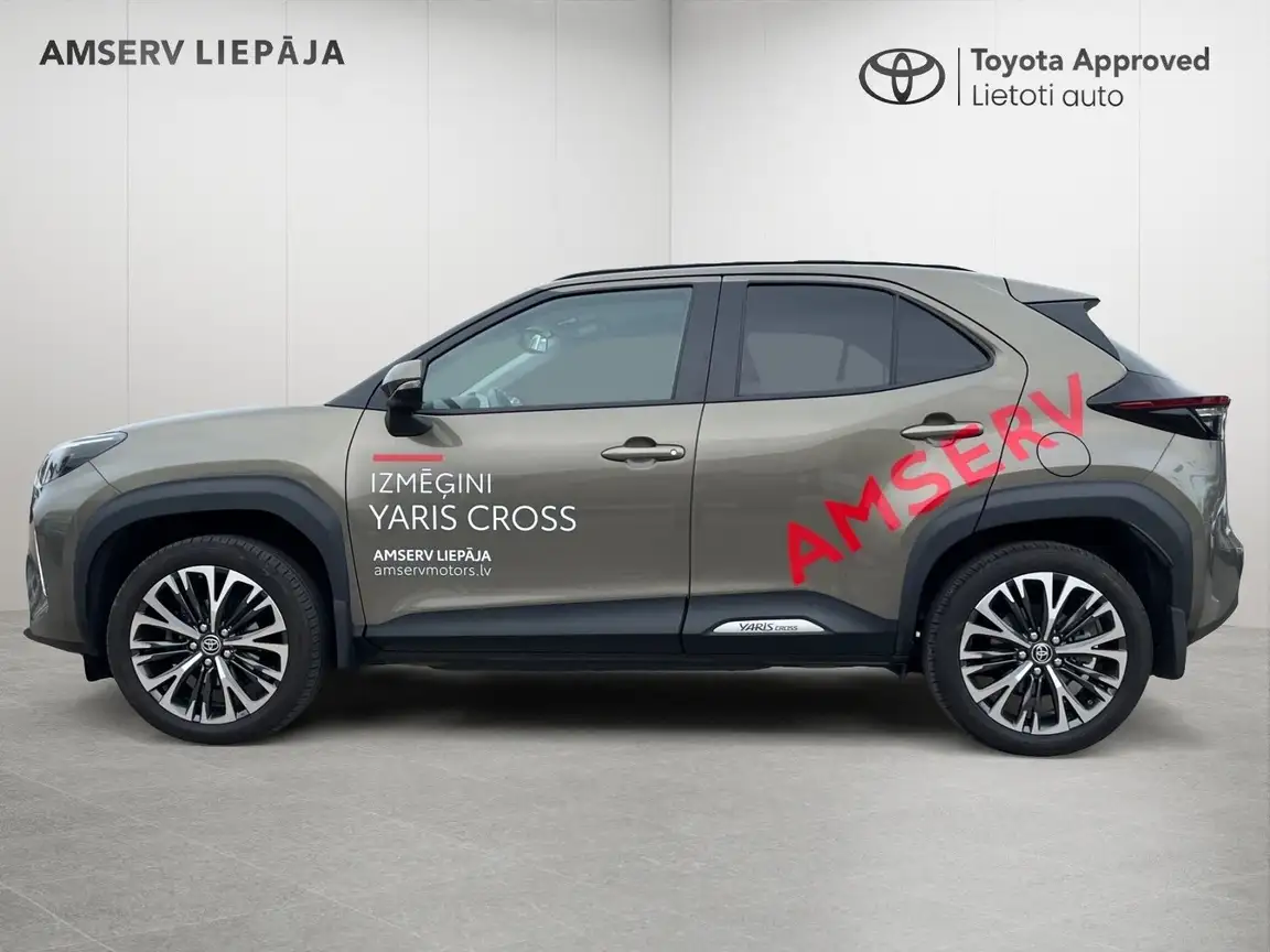TOYOTA YARIS CROSS