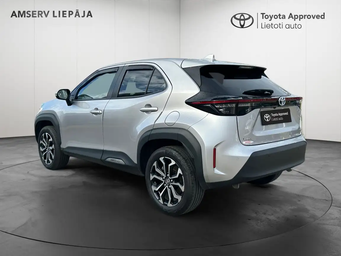 TOYOTA YARIS CROSS