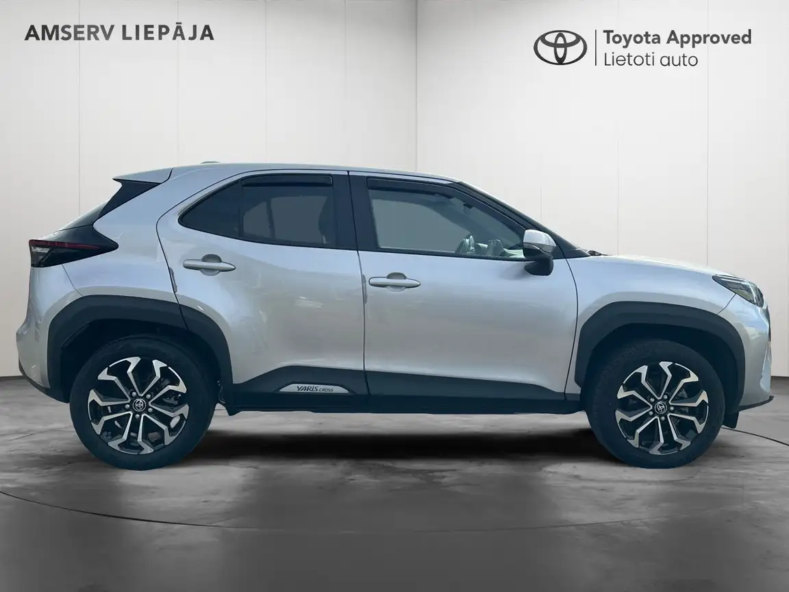 TOYOTA YARIS CROSS