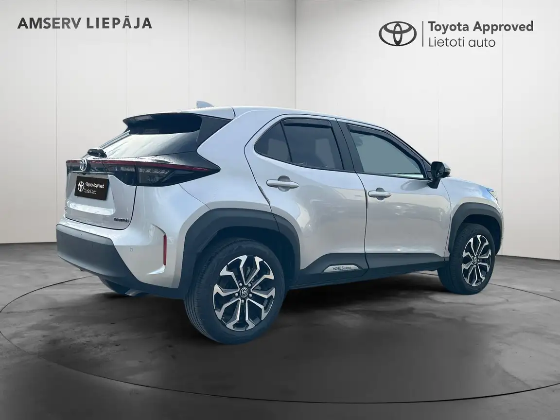 TOYOTA YARIS CROSS