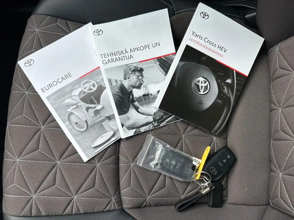 TOYOTA YARIS CROSS