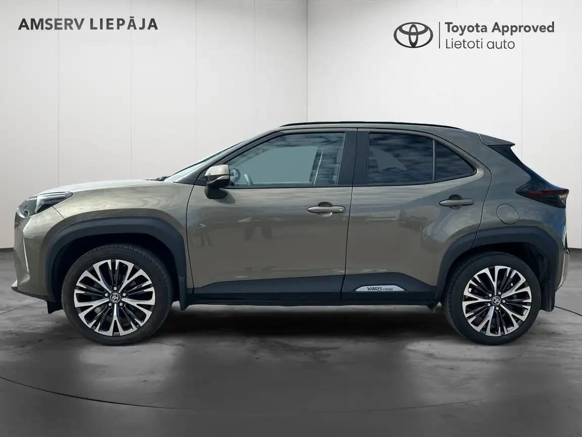 TOYOTA YARIS CROSS
