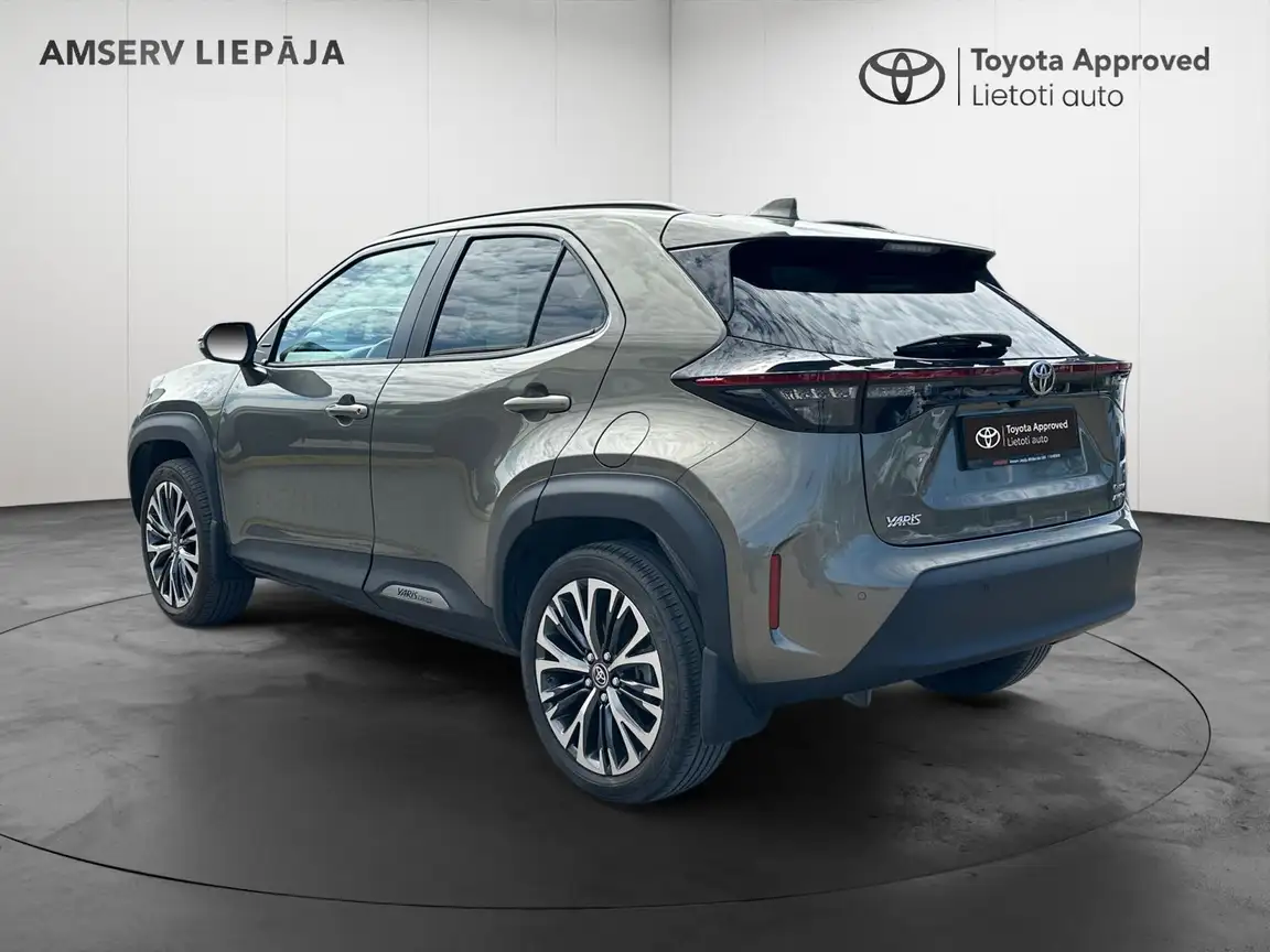 TOYOTA YARIS CROSS