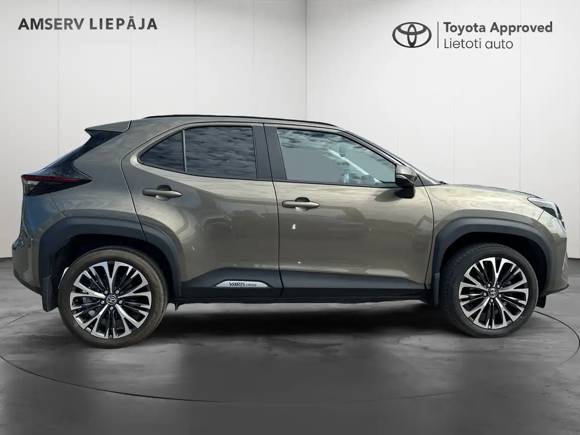 TOYOTA YARIS CROSS