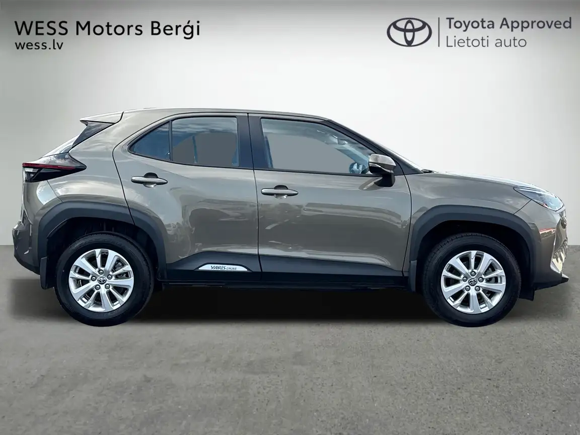 TOYOTA YARIS CROSS