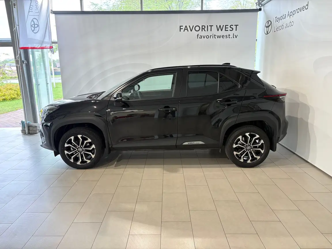 TOYOTA YARIS CROSS