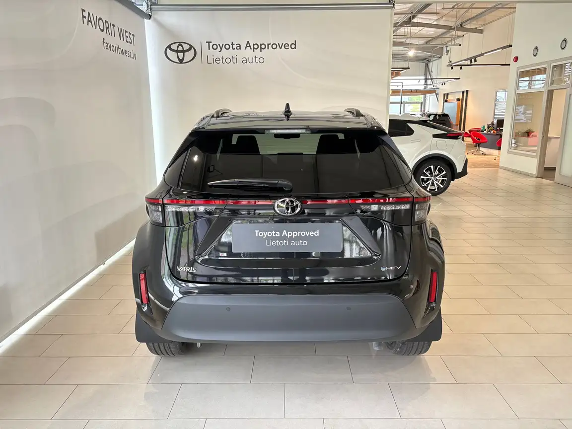 TOYOTA YARIS CROSS
