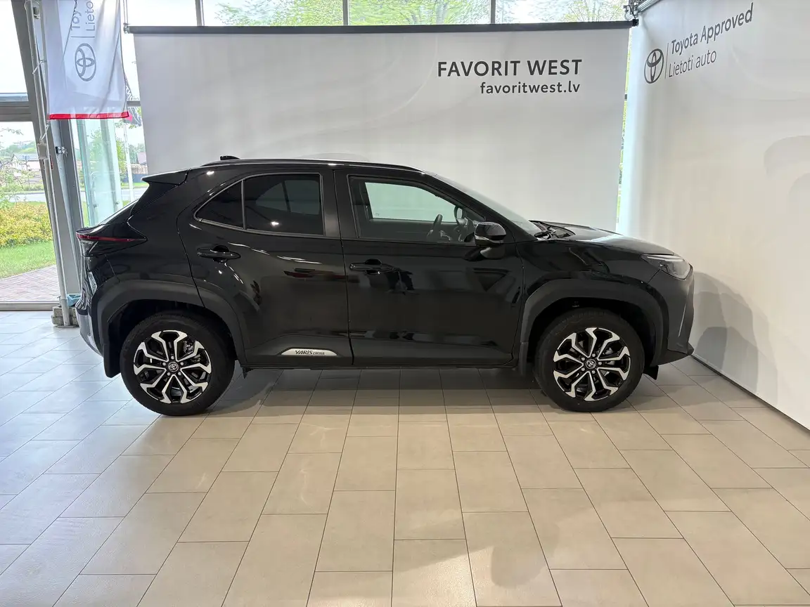 TOYOTA YARIS CROSS