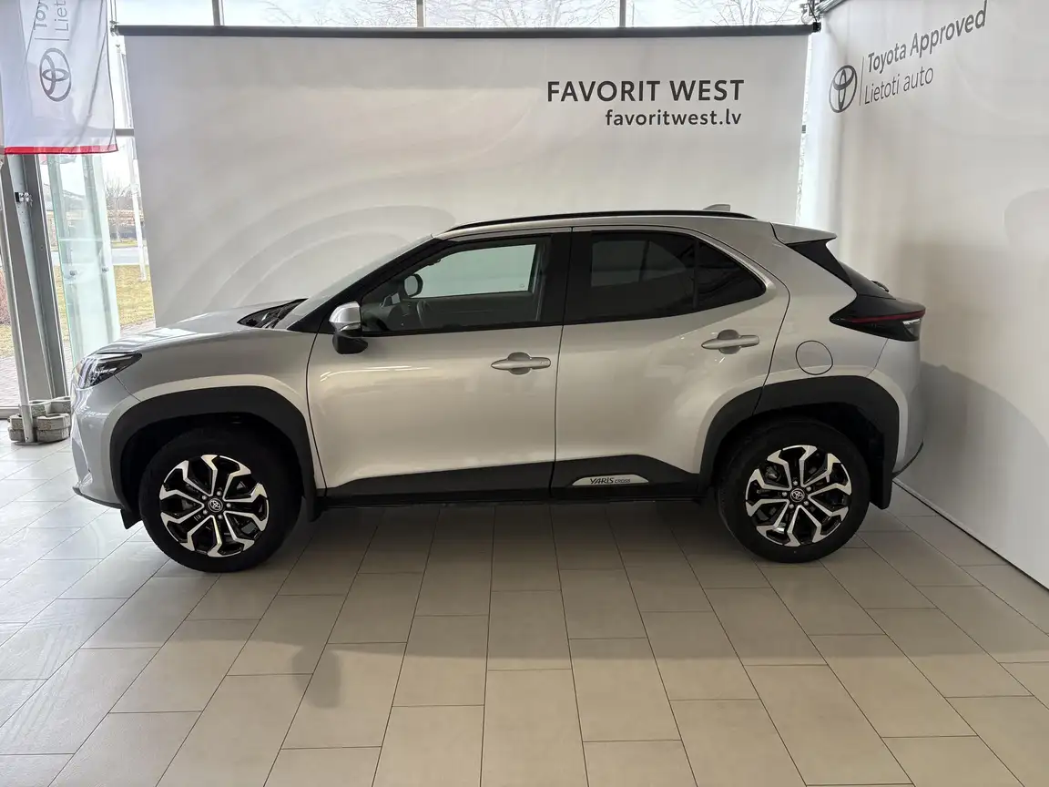 TOYOTA YARIS CROSS