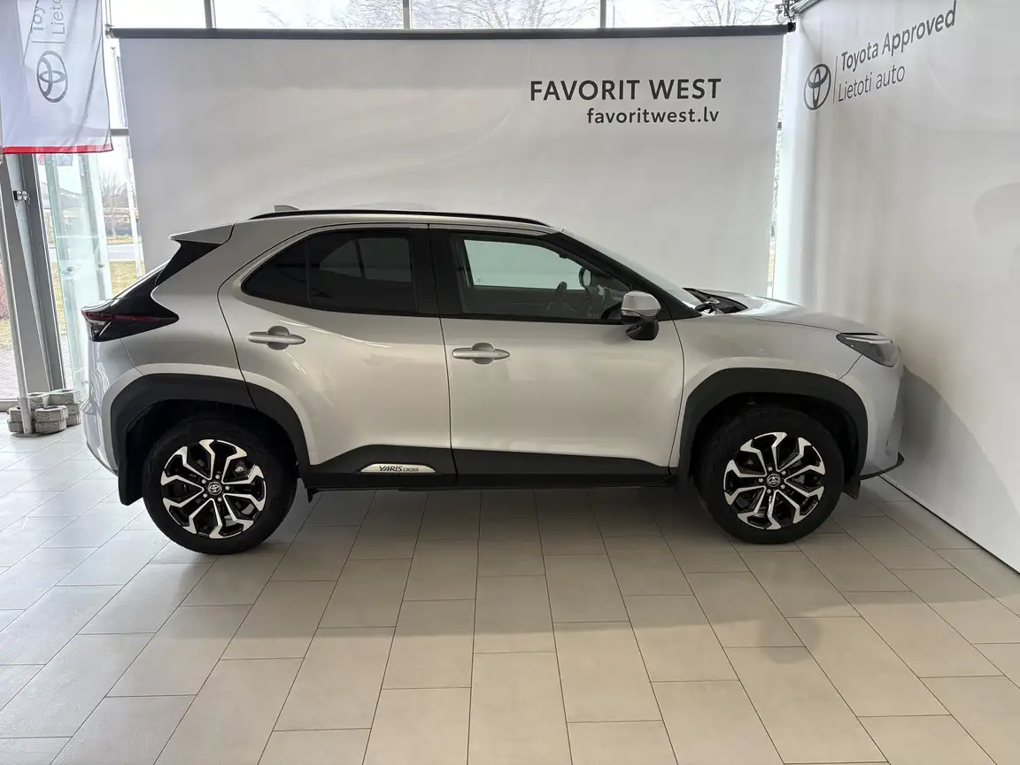 TOYOTA YARIS CROSS