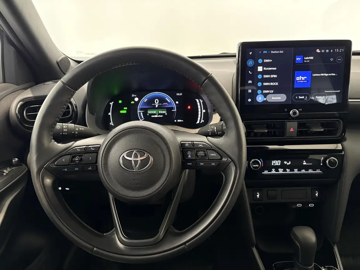 TOYOTA YARIS CROSS