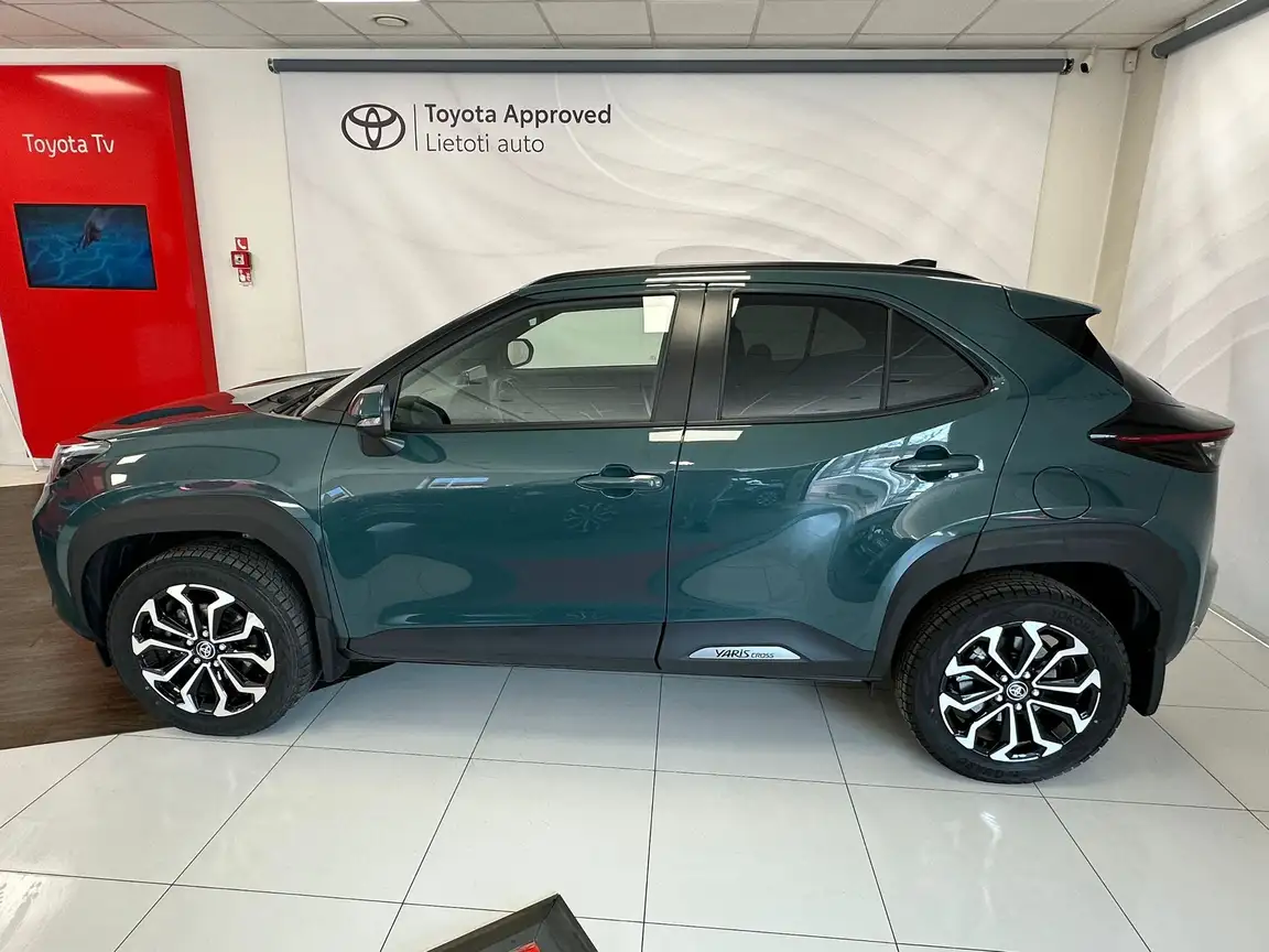 TOYOTA YARIS CROSS