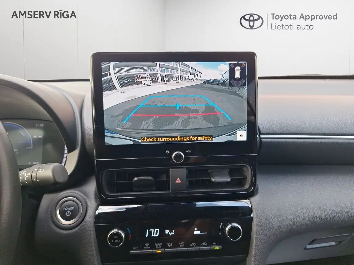 TOYOTA YARIS CROSS