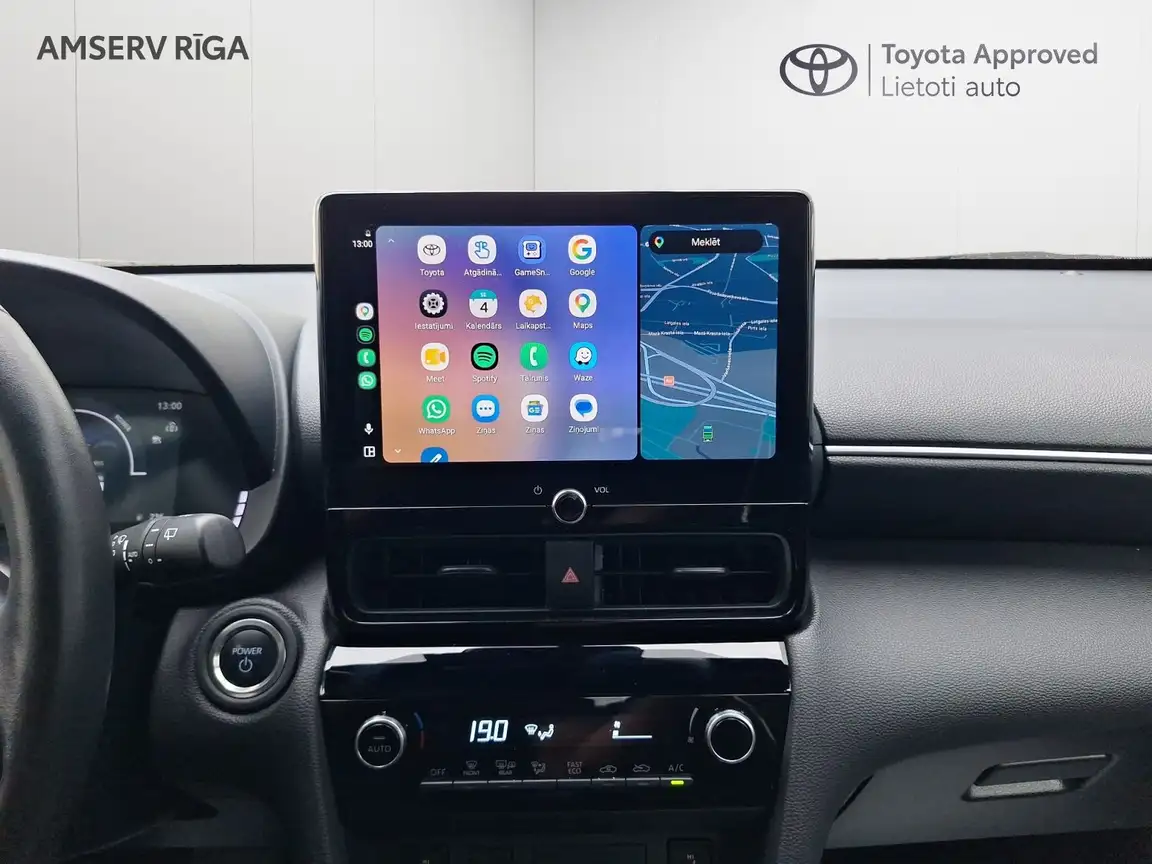 TOYOTA YARIS CROSS