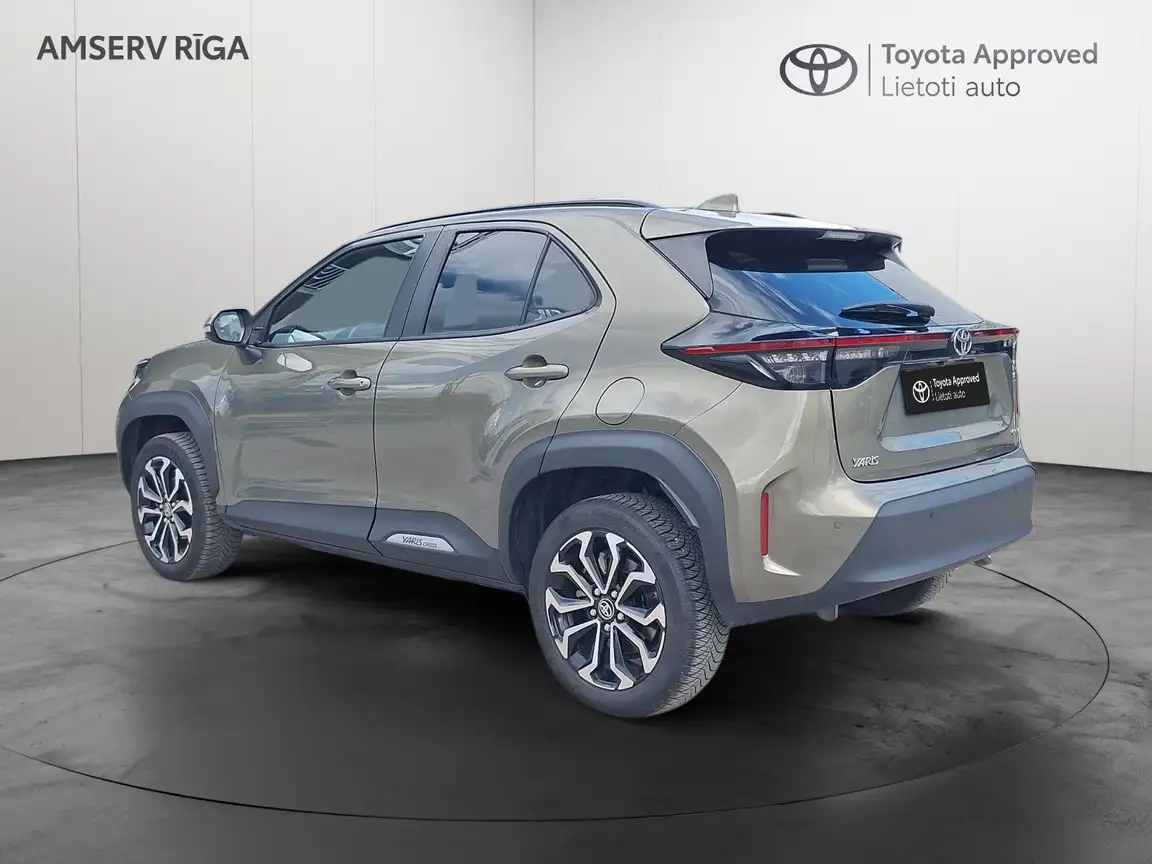 TOYOTA YARIS CROSS