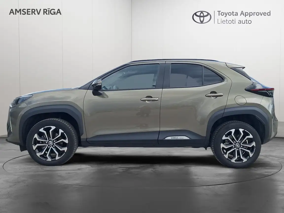 TOYOTA YARIS CROSS