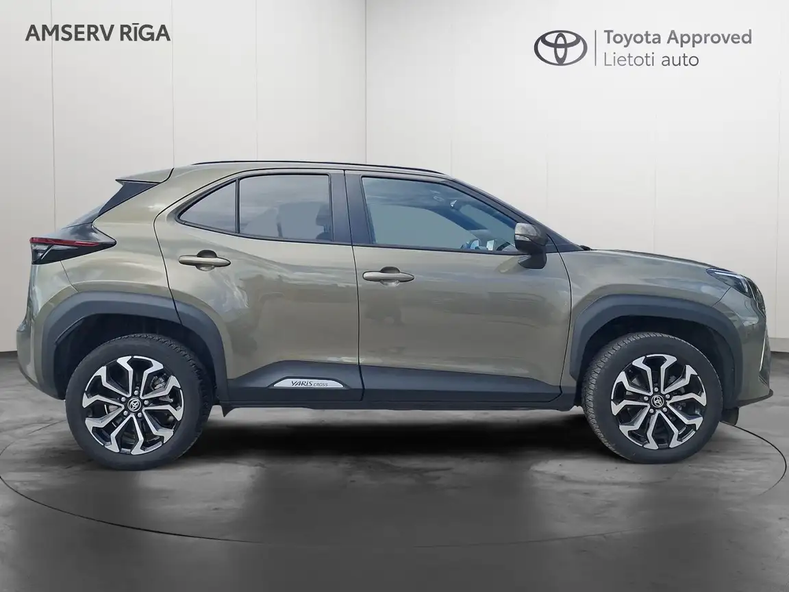 TOYOTA YARIS CROSS