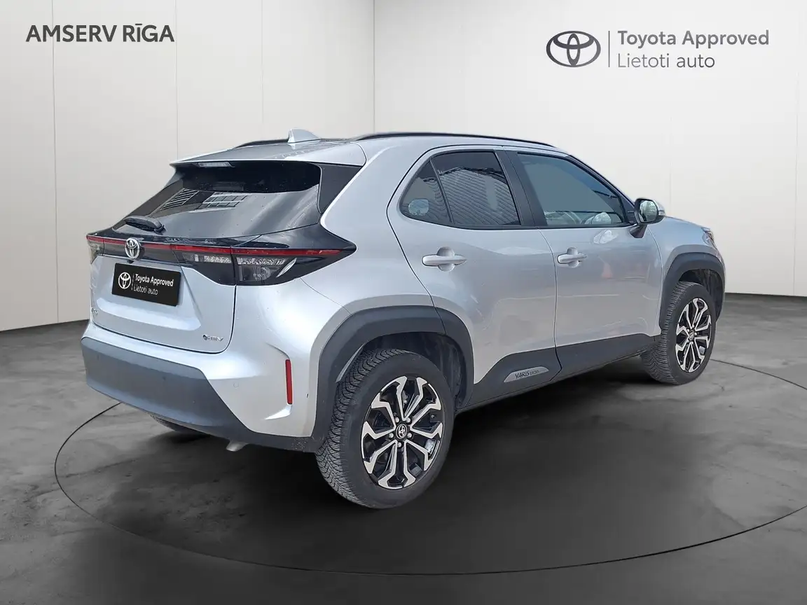 TOYOTA YARIS CROSS