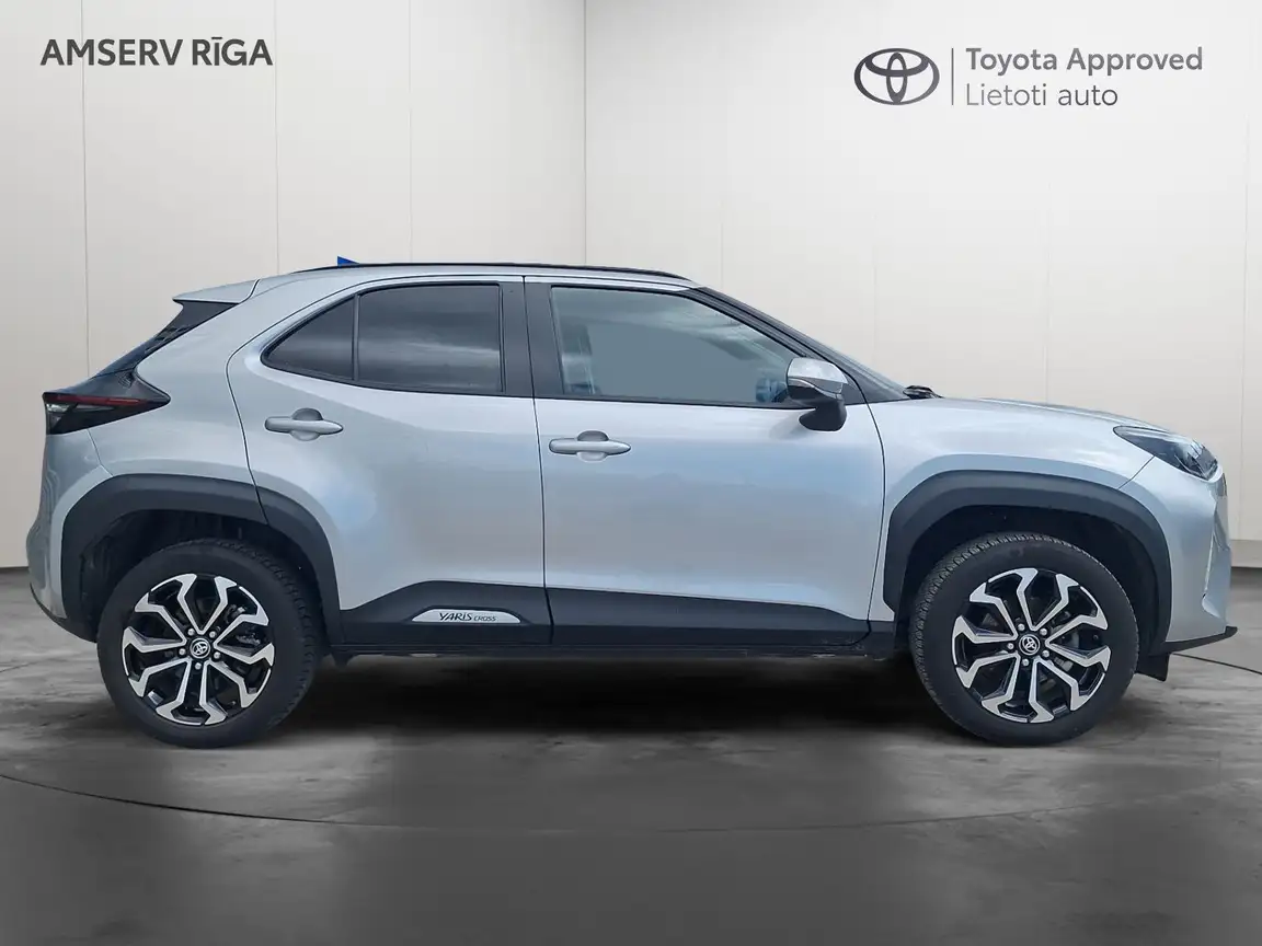 TOYOTA YARIS CROSS