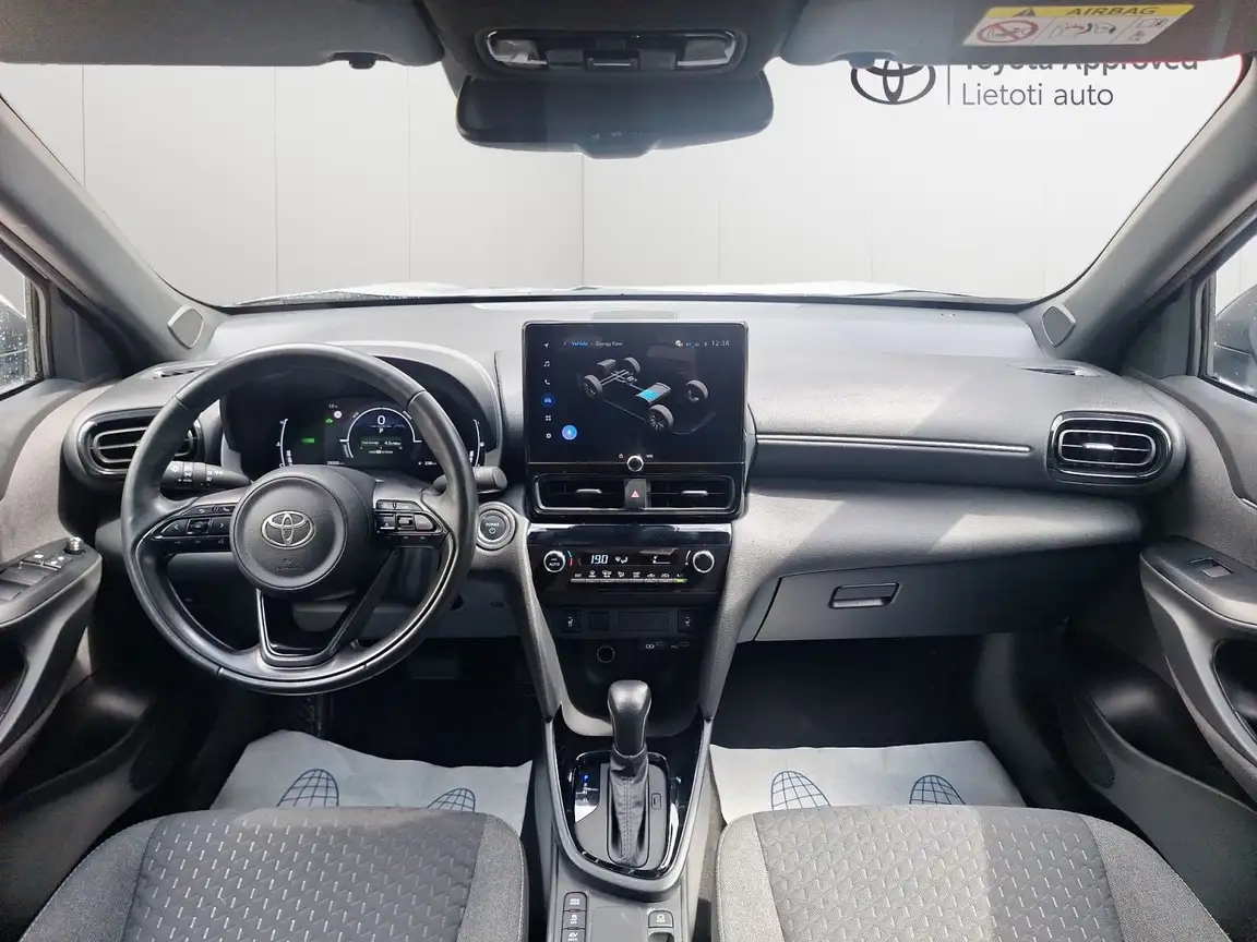TOYOTA YARIS CROSS