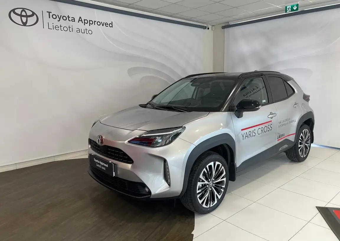 TOYOTA YARIS CROSS