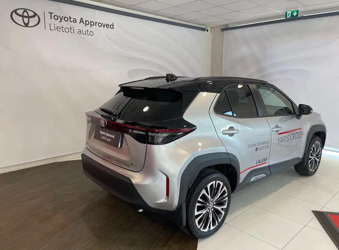 TOYOTA YARIS CROSS