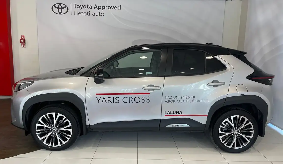TOYOTA YARIS CROSS