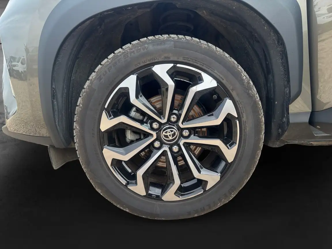 TOYOTA YARIS CROSS
