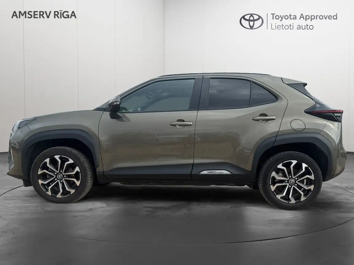 TOYOTA YARIS CROSS