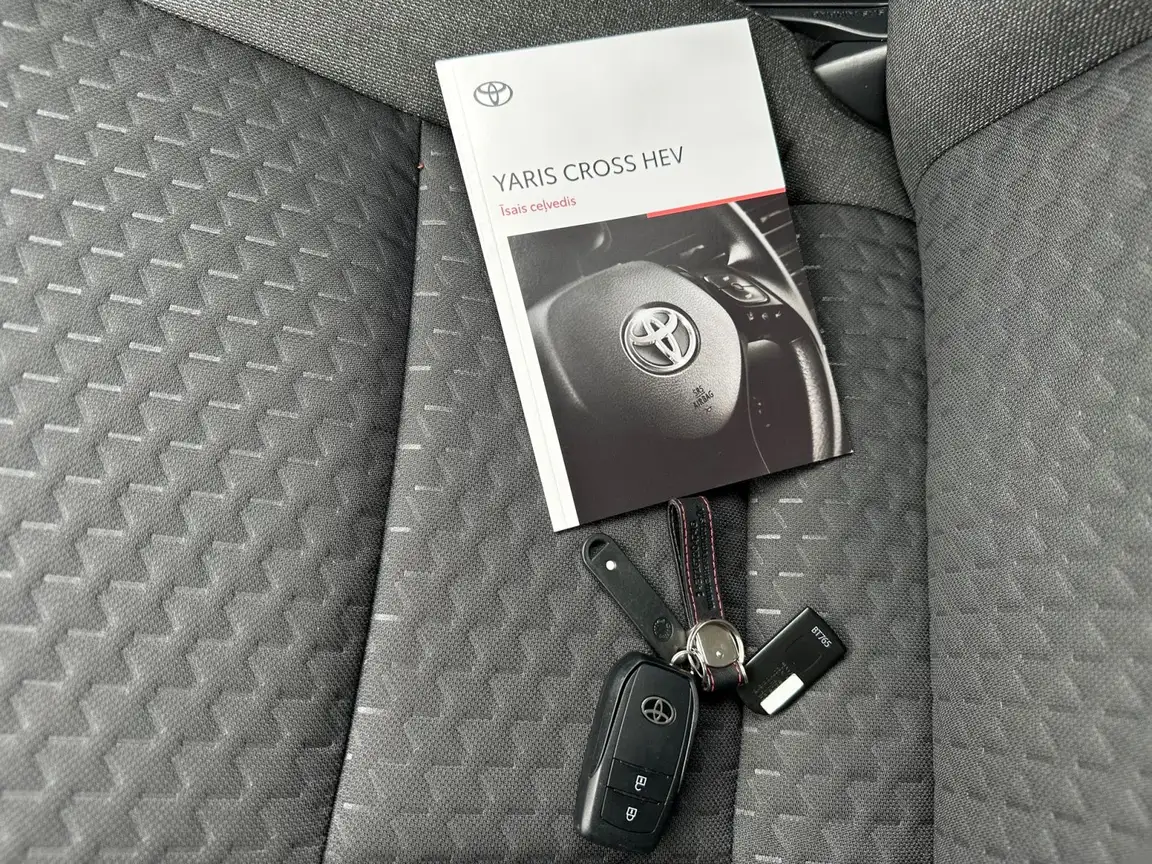 TOYOTA YARIS CROSS