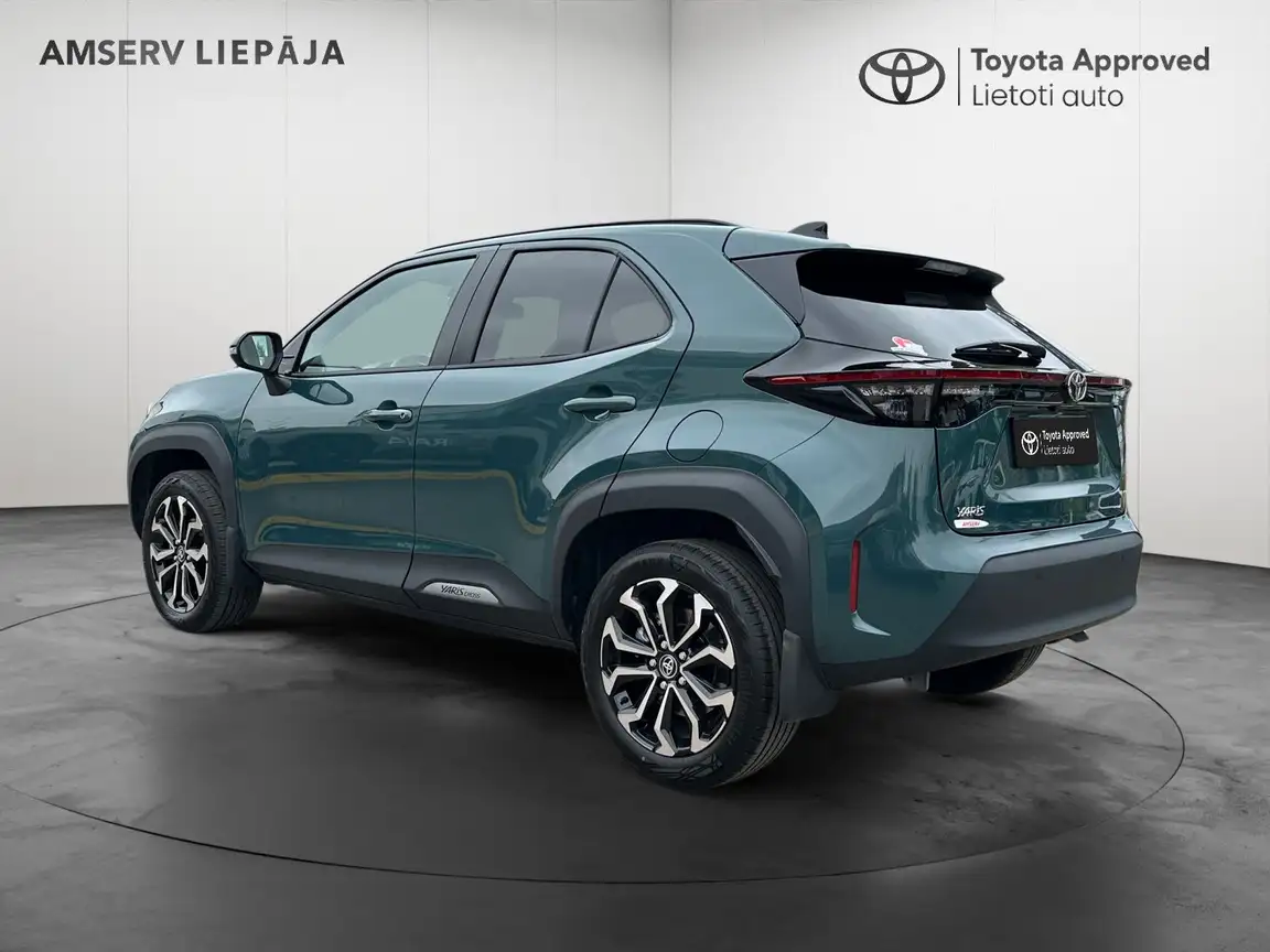 TOYOTA YARIS CROSS