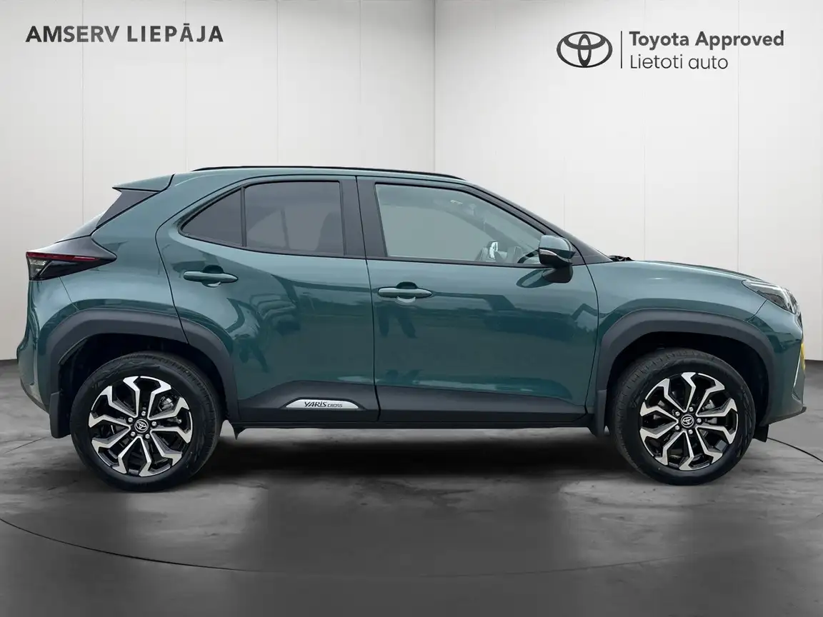 TOYOTA YARIS CROSS