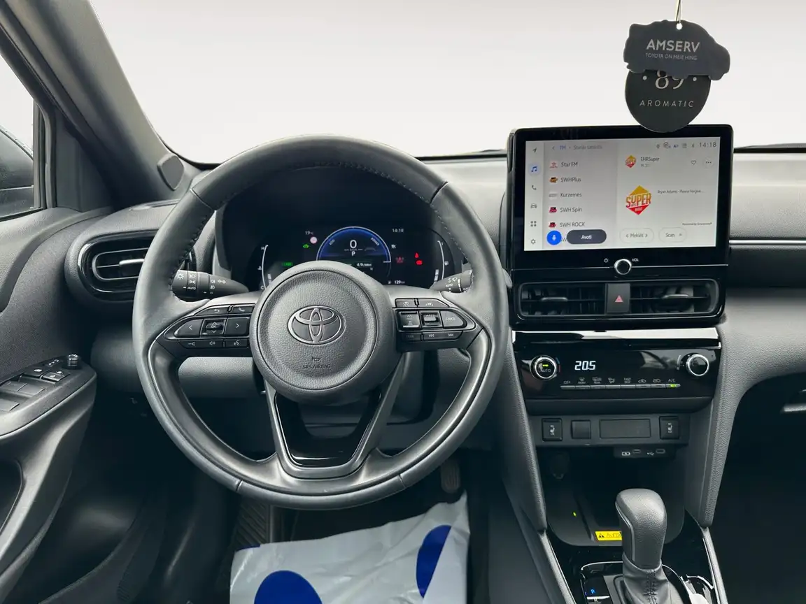 TOYOTA YARIS CROSS