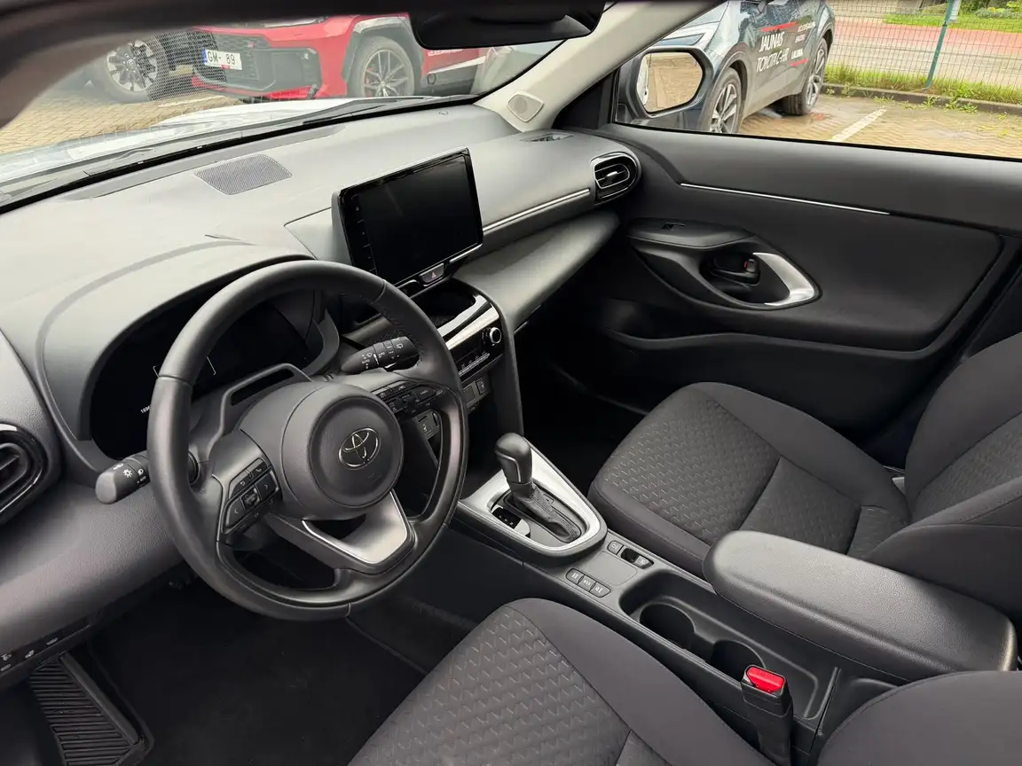 TOYOTA YARIS CROSS