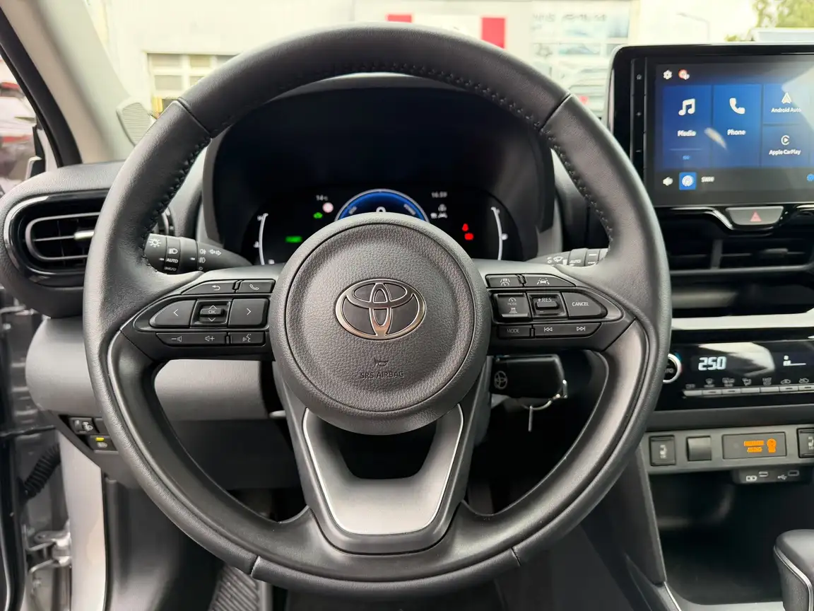 TOYOTA YARIS CROSS