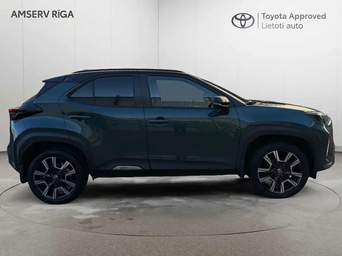 TOYOTA YARIS CROSS