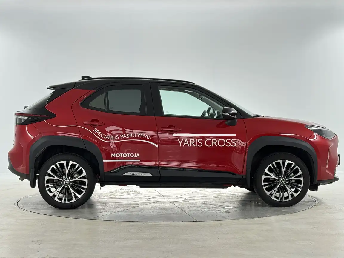 TOYOTA YARIS CROSS