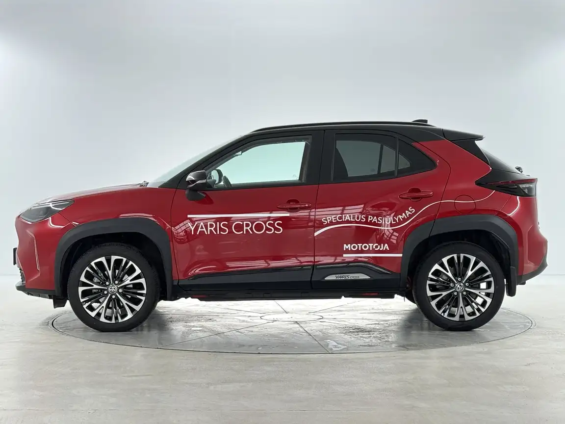 TOYOTA YARIS CROSS