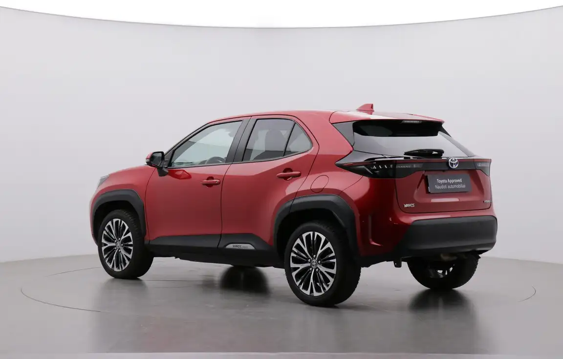 TOYOTA YARIS CROSS