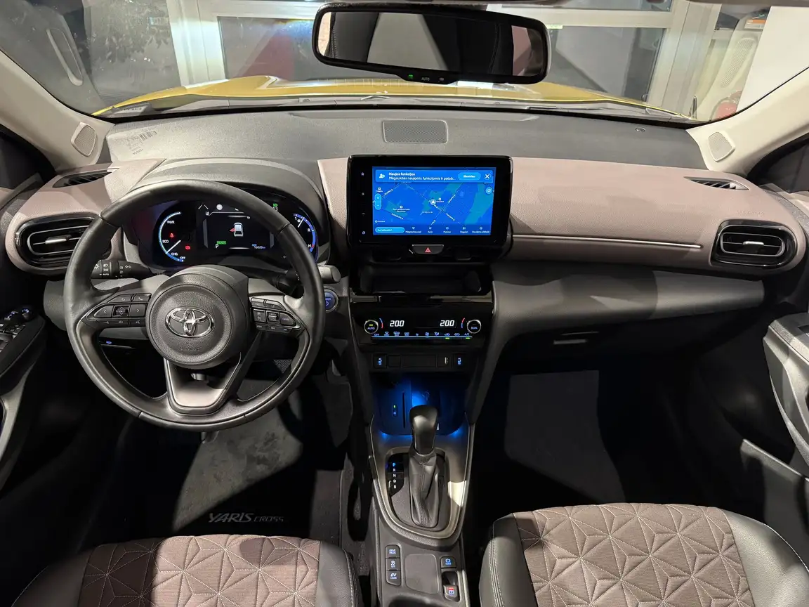 TOYOTA YARIS CROSS