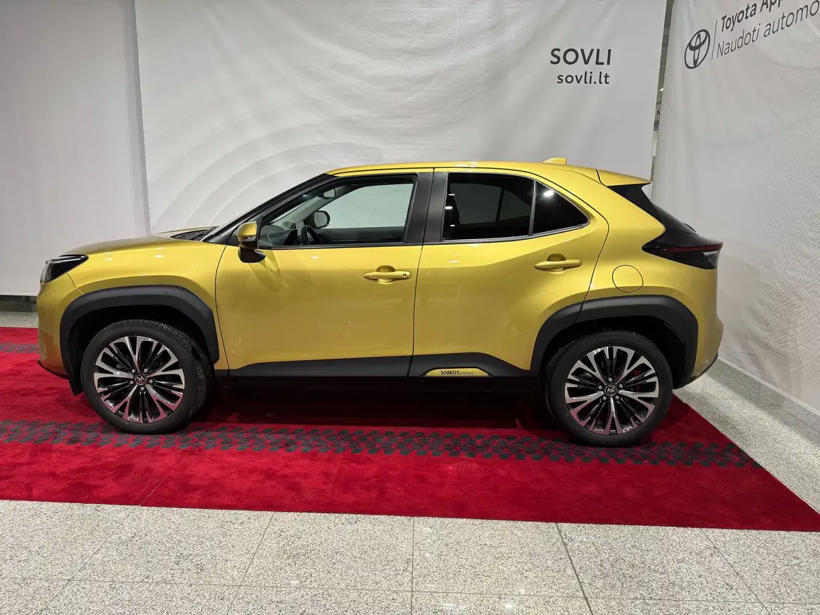 TOYOTA YARIS CROSS